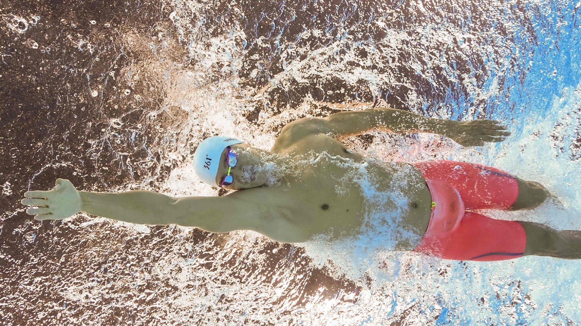 跳水赛场南非女将精准入水，南非跳远运动员